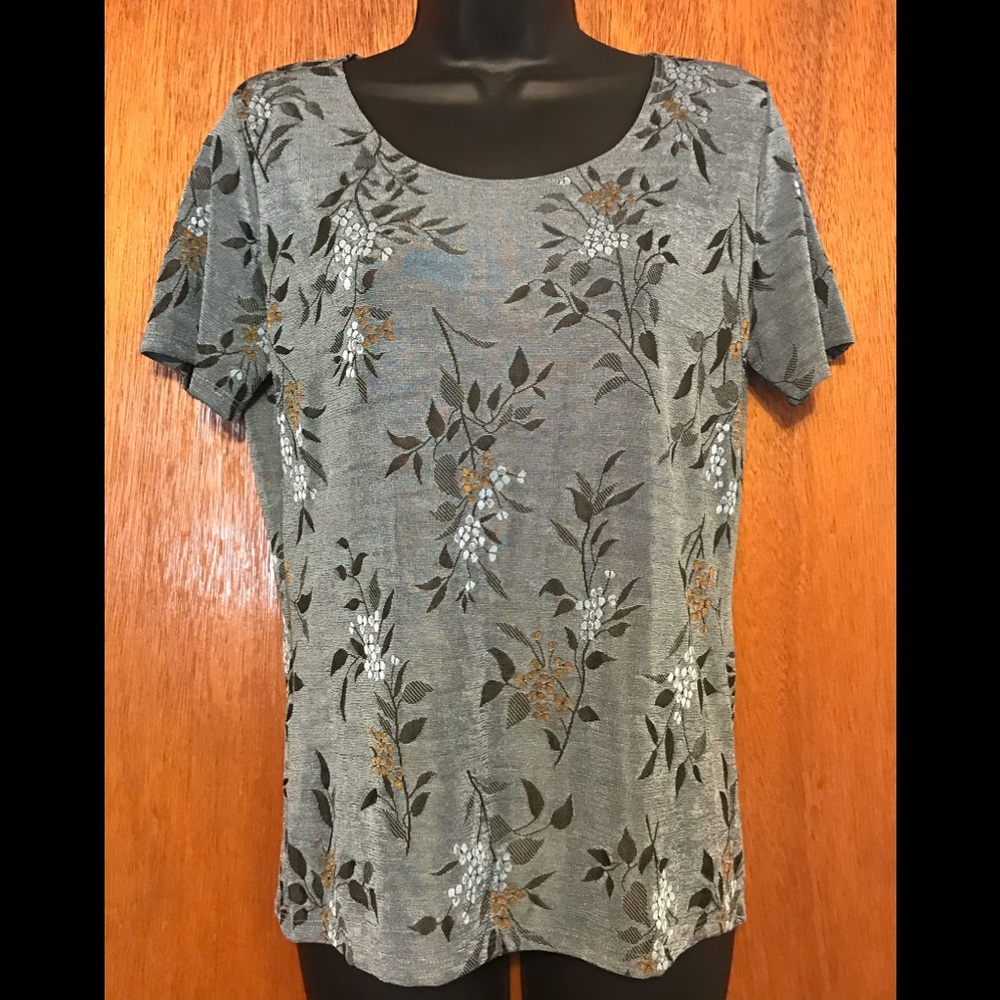E.K. Designs Size Medium Short Sleeve Top